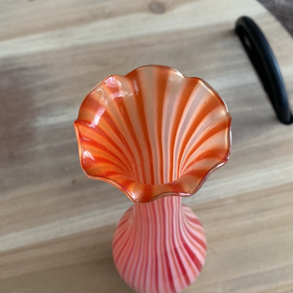 Vintage Crimped Flared Rim Bud Vase - Picture 4 of 6